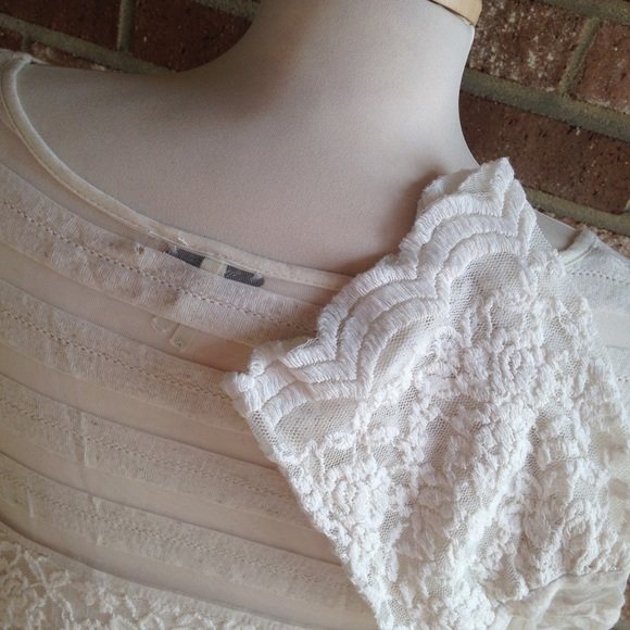 Gimmicks by BKE white lace sheer top size small - Picture 6 of 7